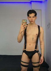LATINO CALIENTE Y FIESTERO