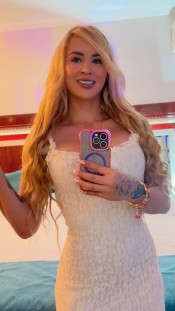 ELEGANTE EDUCADA UNA DIOSA EN LA CAMA