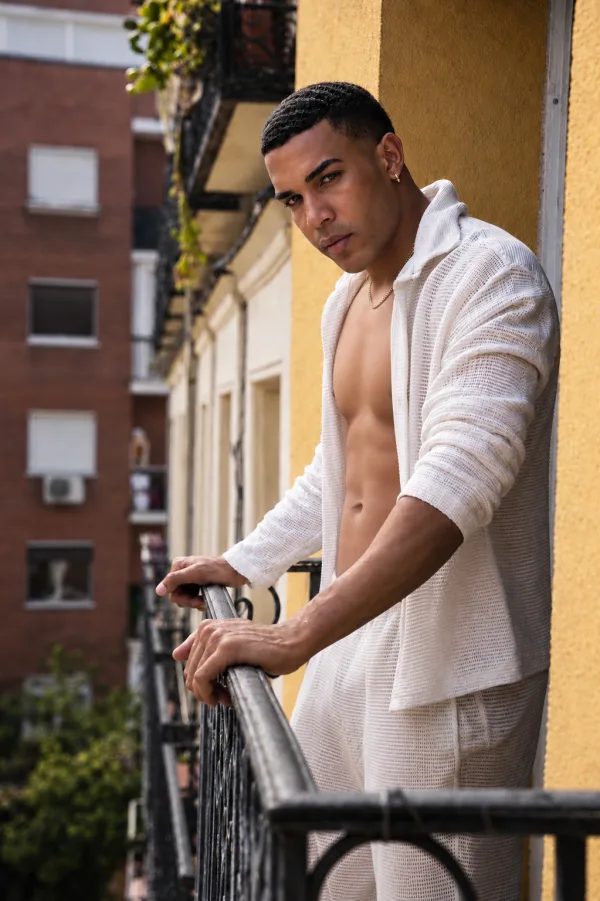 MASAJISTA  VERSáTIL MAS ACTIVO , CHICO JOVEN XXL LECHERO