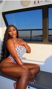CHICA DE LUJO LATINA MUY CACHONDA