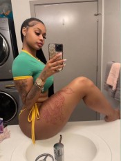 MULATA SEXY Y JUGUETONA, CON GANAS DE JUGAR, LLAMA