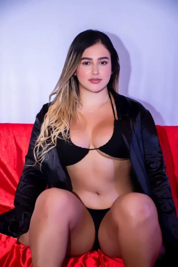 LAURA FOZ