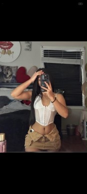 ESPAñOLA JOVENCITA DE CURVAS ESPECTACULARES BIEN CALIENTE NUEVA EN BCN
