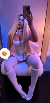 ARDIENTE CACHONDA IMPLICADA DESEOSA DE PLACER SIN