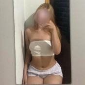 NUEVA EN LA ZONA JOVEN Y COMPLACIENTE