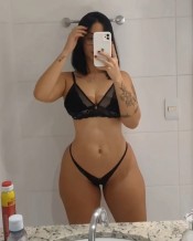 LATINA FIESTERA DISPUESTA A CUMPLIR TODAS TUS FANTASíAS