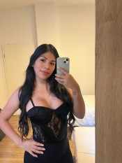 RECIEN LLEGADA ABRIL FIESTA, JOVENCITA CARIÑOSA JUGUETES