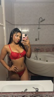 MORENA CHUPA POLLAS 24HORAS SALIDAS Y MAS