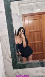 ABRIL 24 AÑOS — VENEZOLANA EN SALOU