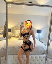 COLOMBIANA MUY CALIENTE EN LA CAMA VEN A COGERME