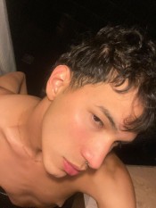 JOVENCISIMO VENEZOLANO GUAPISIMO Y MUY VERSATIL
