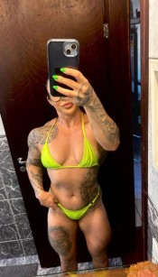 MUJER BRASILEñA MUSCULOSA CLíTORIS GRANDE