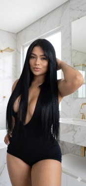 DAHIANA UNA MUJER GUAPA COMPLACIENTE