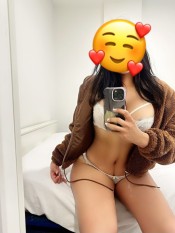 LATINA CARIÑOSA Y CON GANAS DE DISFRUTAR AL MAXIMO