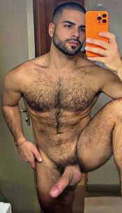 ESPAñOL ( GAY) PELUDO VERSáTIL EN CENTRO DE BCN