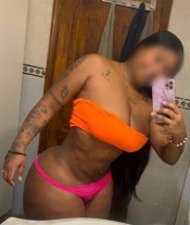 EN LAS HUESAS MORENAZA FIESTERA CON GANAS DE SEXO