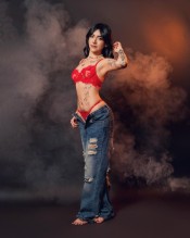 LUNA JOVEN GUAPA CARIÑOSA FIESTERA