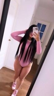KARINA ENCANTADORA MODELO MUY CALIENTE Y CACHONDA