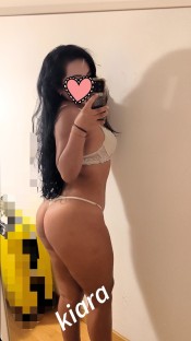 KIARA MORENA PIEL CANELA FIESTERA EN O PORRIñO