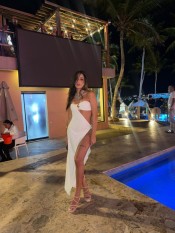 GUAPA, PECHO NATURAL Y MUY CACHONDA
