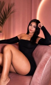LATINA MORBOSA Y CALIENTE ¡POR PRIMERA VEZ!