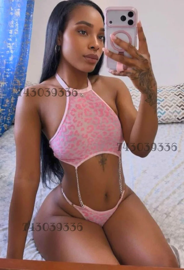 JOVEN DIVINA DELGADITA, MORBOSA Y CALIENTE