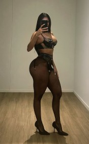 RICA MORENA , MUY CALIENTE Y FOGOSA