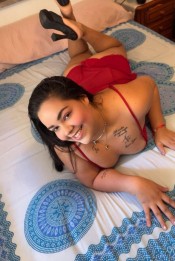 JOVENCITA CON CURVAS DESEANDO COMER POLLAS!!