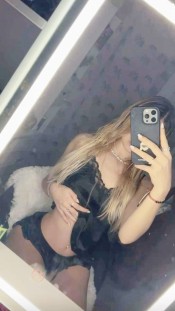 RUBIA BOMBÓN: FUEGO, FIESTA Y MORBO PURO