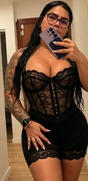 TE INTERESA UNA CHICA CON MáS CURVAS PARA DIVERTIRTE ??