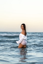 FOGOZA MORENA CON GANAS DE SEXO DURO