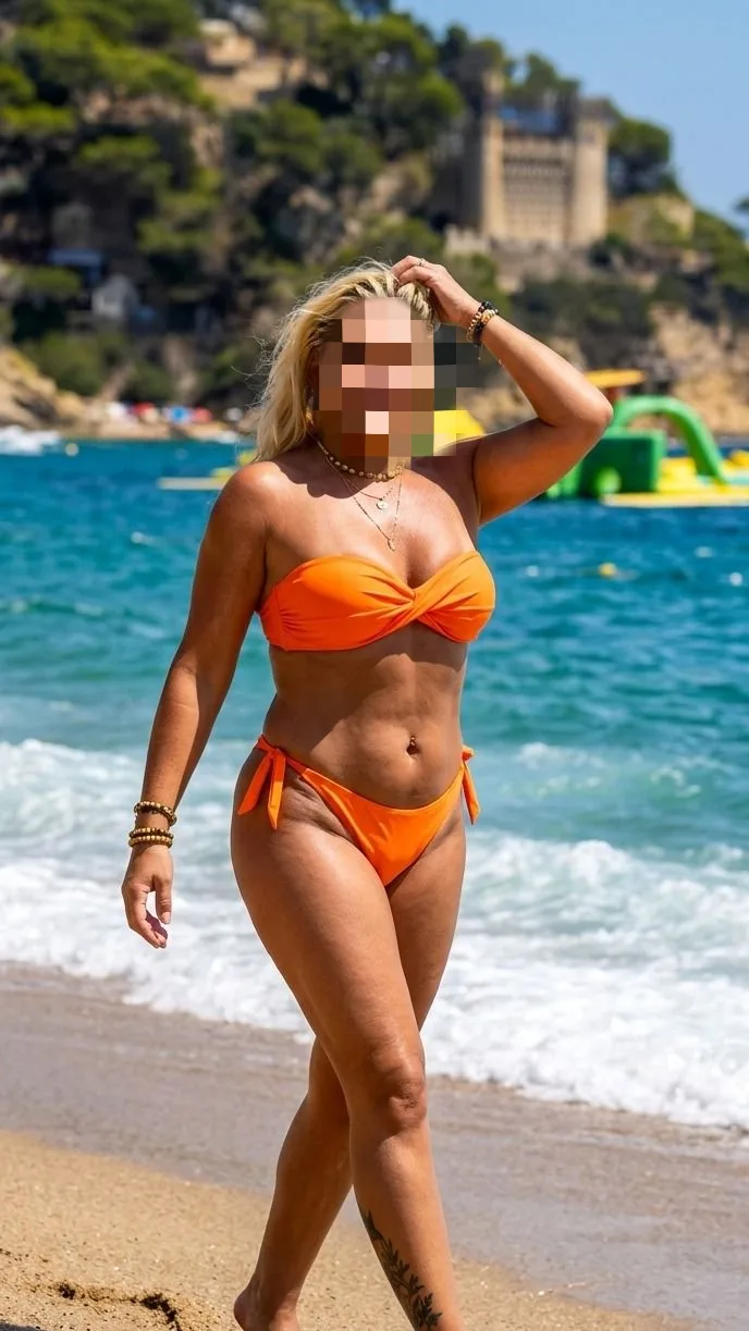 RUBIA EXUBERANTE FIESTERA DERROCHANDO ACTITUD