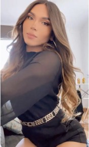 CHICA TRANS MUY FEMENINA Y ENROLLADA