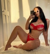 JUGUETONA Y CON UN CHOCO CALIENTE Y MOJA DITO..