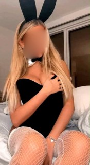 TOP SARA CALIENTE CON GANAS DE FIESTA