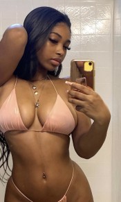 NOVEDAD MORENA CACHONDA, LA REINA DEL FRANCéS
