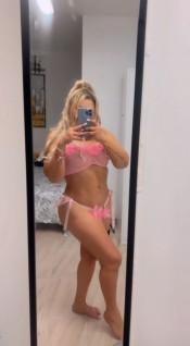 RUBIA LINDA CARIÑOSA CACHONDA Y COMPLETA