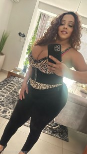 HOLA MIS AMORES SOY UNA TRANS XXL CUERPO Y TODO