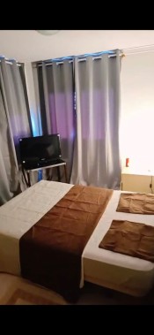 HABITACIONES AMPLIAS Y CONFORTABLES EN MONROING
