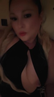 CHICA CON CARA ANGELICAL PARA SEñORES OBEDIENTES