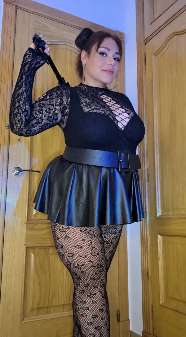 ELEGANCIA, PODER Y CURVAS DE INFARTO