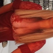 RUBIA SEXY Y ELEGANTE
