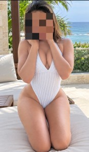 LATINA JUGUETONA Y DIVERTIDA
