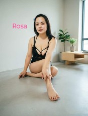 UNA MUJER ORIENTAL HERMOSA, AMABLE Y DULCE