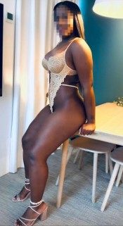 TE INTERESA UNA CHICA CON MáS CURVAS PARA DIVERTIRTE ??
