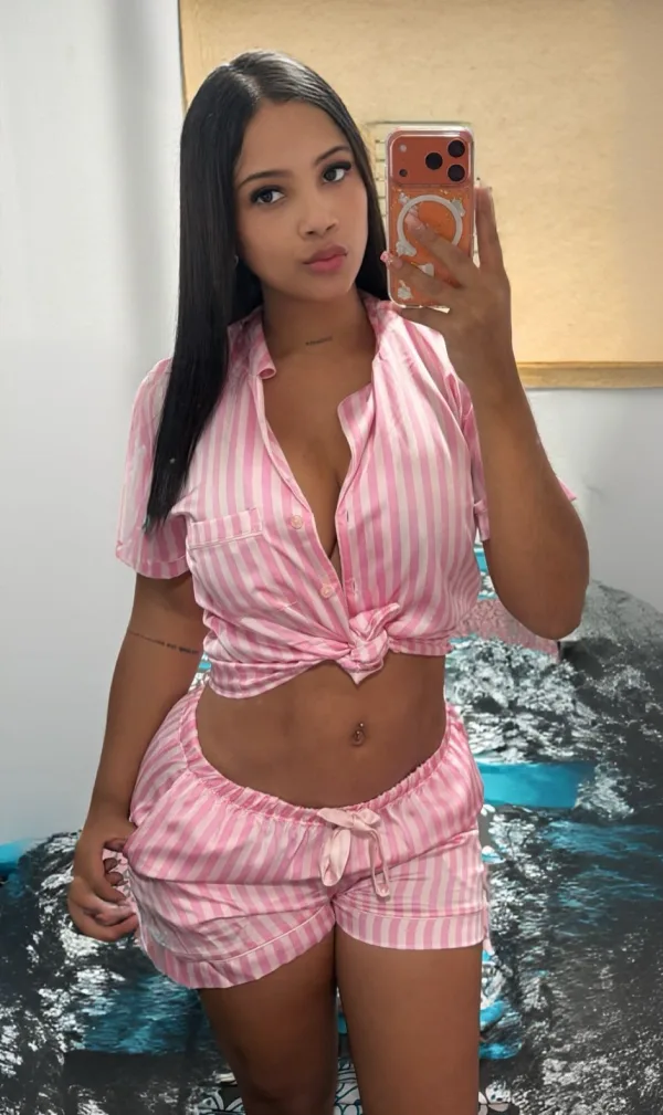 GABRIELA CARIÑOSA Y MUY CACHONDA