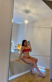 ANDREA - EXÓTICO BOMBÓN MUY COMPLETA EN LA CAMA