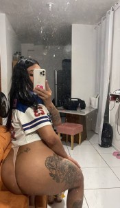 EXPLORA EN MEDIO DE MIS PIERNAS COMETE MI RICO COÑ