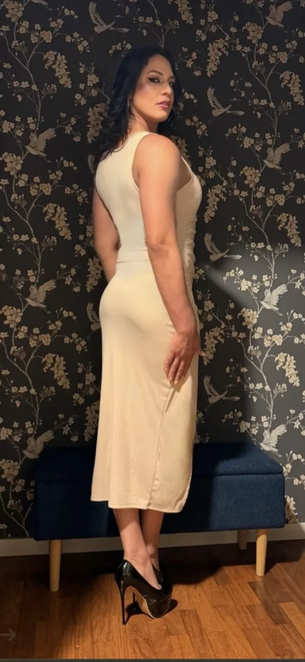 GUAPA Y ENCANTADORA