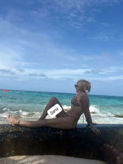 EXUBERANTE RUBIA CABELLO LARGO